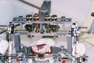 fully adjustable articulator
